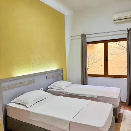 Heart - Free Parking - Fit Five ティラナ