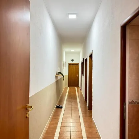 Heart - Free Parking - Fit Five *