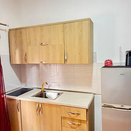 Heart - Free Parking - Fit Five