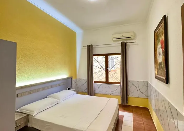 Heart - Free Parking - Fit Five