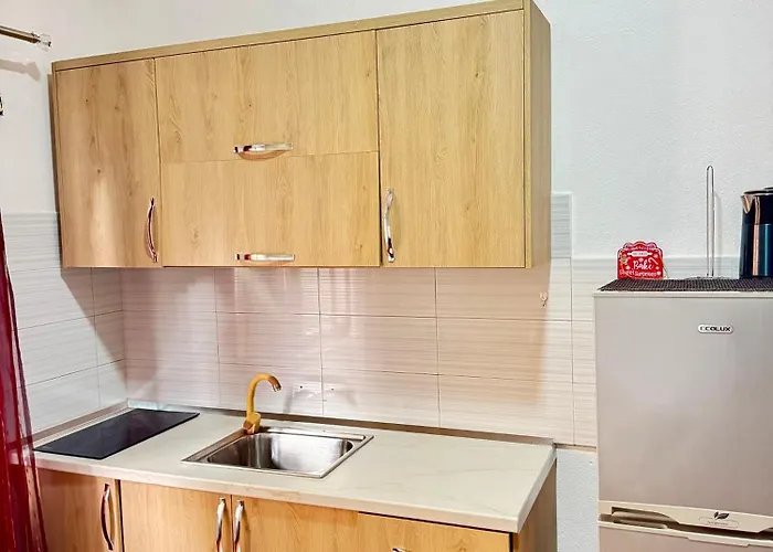 Heart - Free Parking - Fit Five