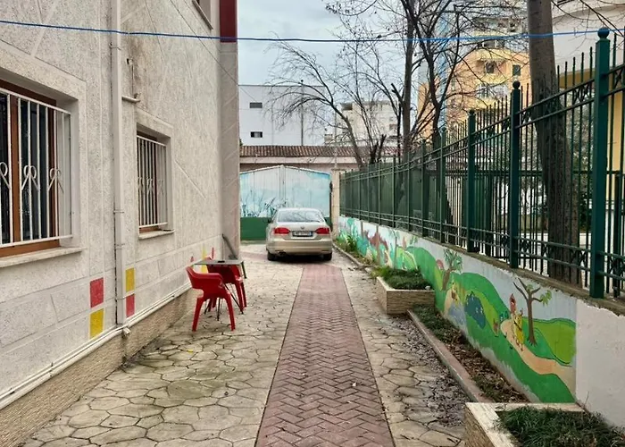 Heart - Free Parking - Fit Five